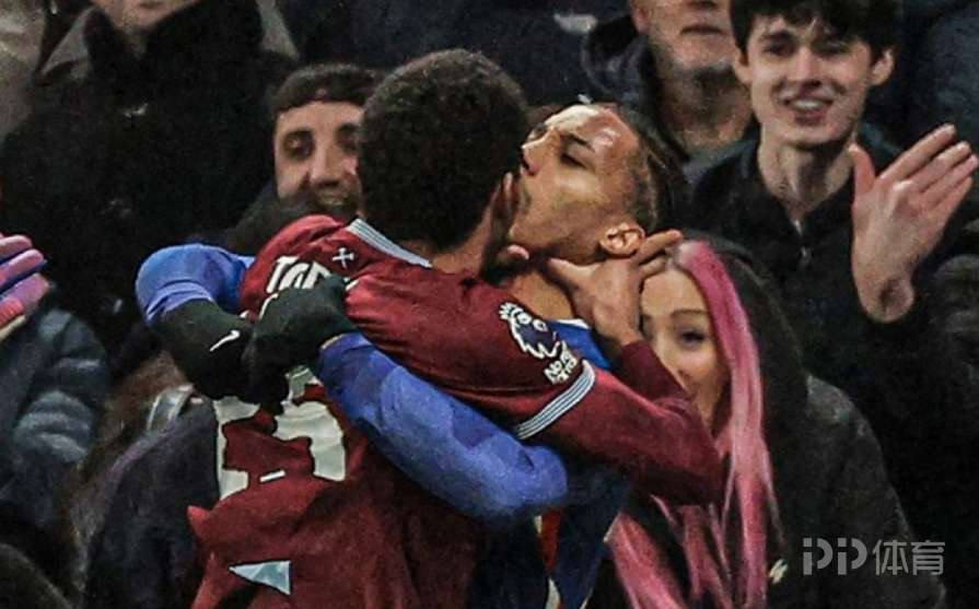 锁喉佩德罗染红！托迪博致歉：违背了足球价值观 承担全部责任