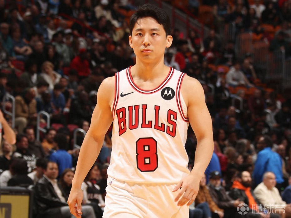 多诺万：河村勇辉能迅速适应高强度比赛&有影响力，令人印象深刻