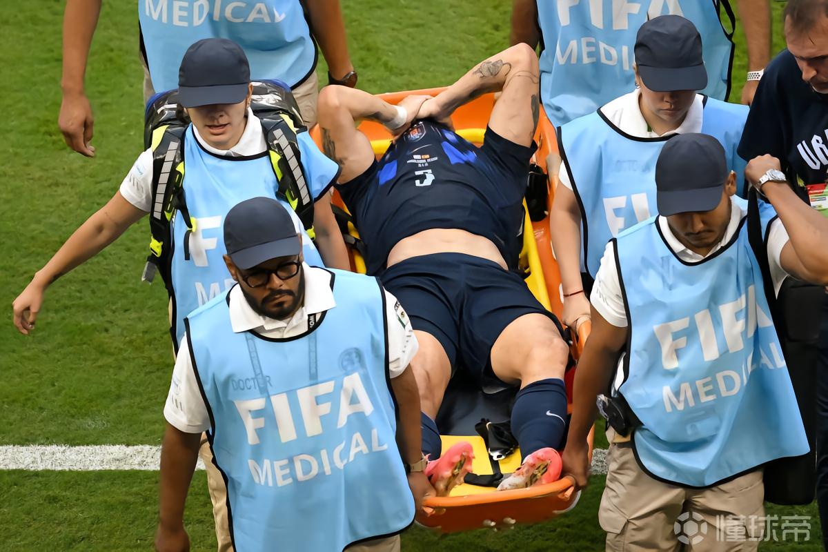 曼晚：乌加特遭遇严重膝伤长期休战，曼联引援计划受到影响